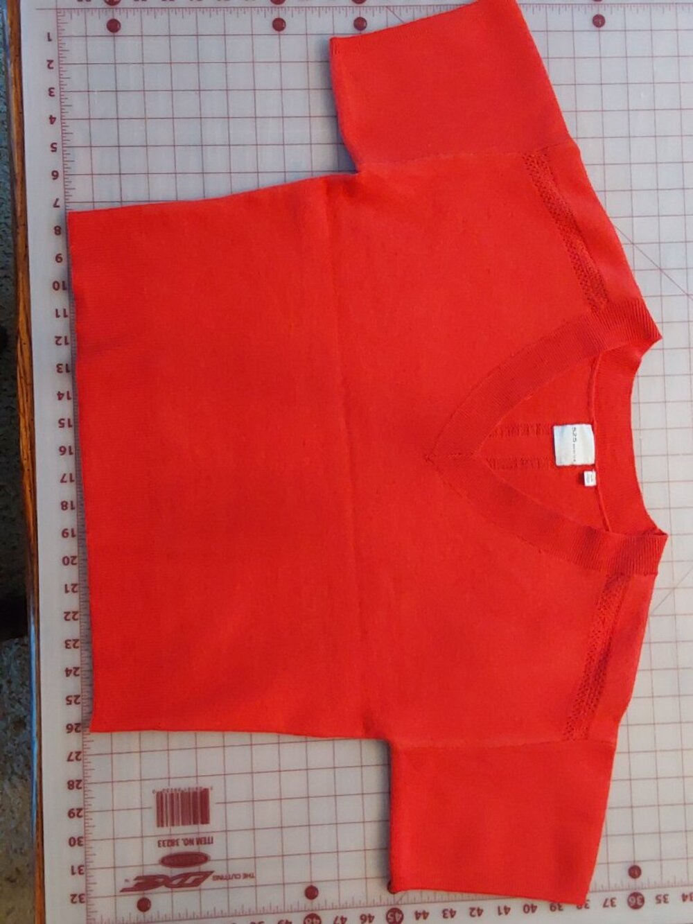 Red/orange short-sleeved cuddly sweater  with knitted patterns MP